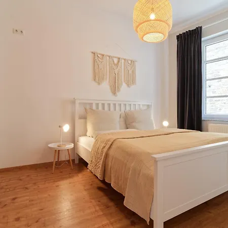 Bg Living & Hosting - Stilvolle Mosel-ferienwohnung In - Top-lage, Bis 6 Personen, Parkplatz & Wlan Apartmán Traben-Trarbach