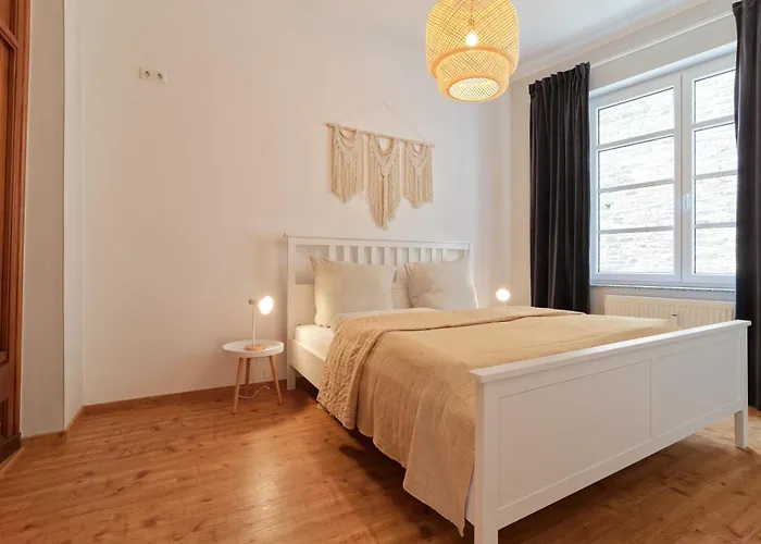 Bg Living & Hosting - Stilvolle Mosel-ferienwohnung In - Top-lage, Bis 6 Personen, Parkplatz & Wlan Apartamento Traben-Trarbach