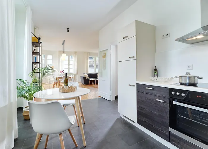 Bg Living & Hosting - Stilvolle Mosel-ferienwohnung In - Top-lage, Bis 6 Personen, Parkplatz & Wlan Apartamento Traben-Trarbach