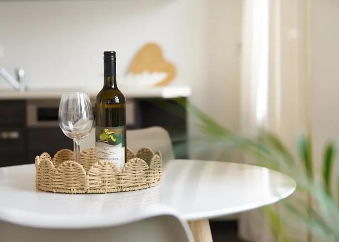 Bg Living & Hosting - Stilvolle Mosel-ferienwohnung In - Top-lage, Bis 6 Personen, Parkplatz & Wlan Apartamento